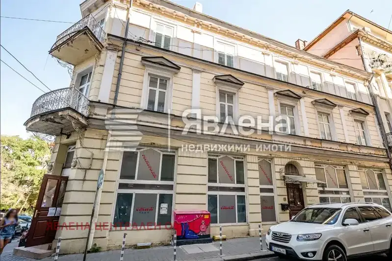 House in Sofia, Centyr