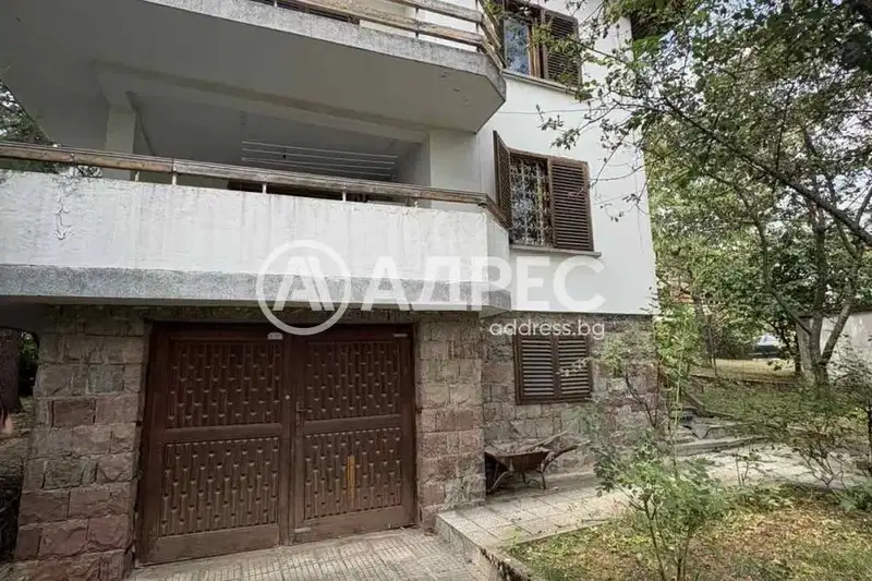 House with 3 bedrooms and garage in Dragalevtsi, Sofia