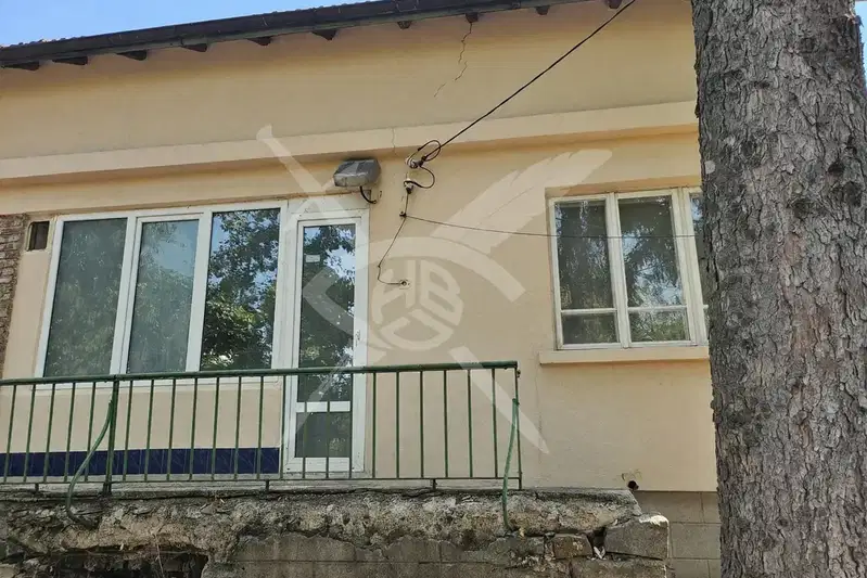 Къща с 2 стаи в кв. Филиповци, София