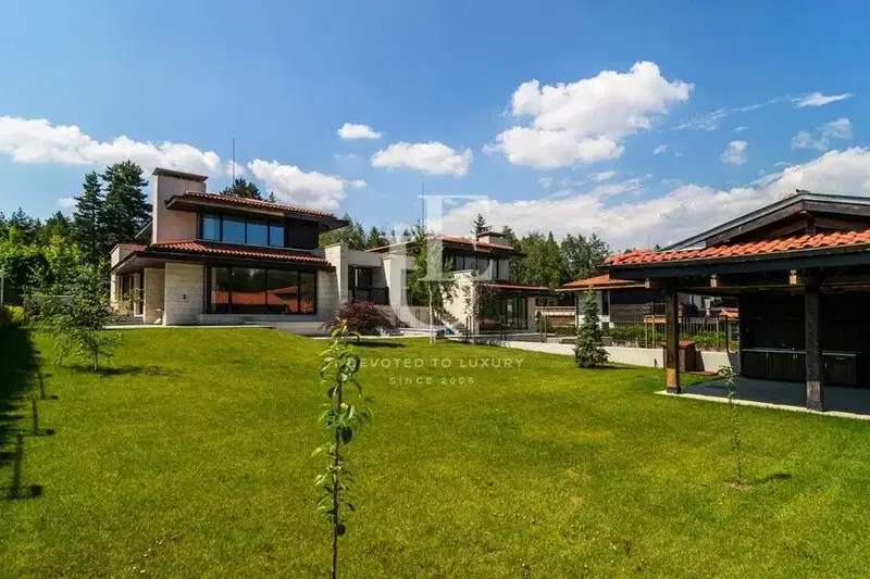 Просторна къща с 5 спални в м-т Камбаните, София