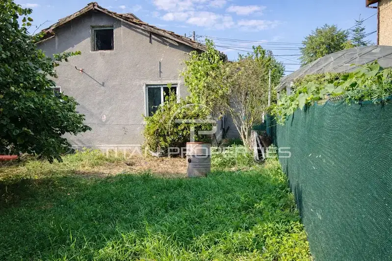 House with three buildings in Orlandovtsi, Sofia, with plot