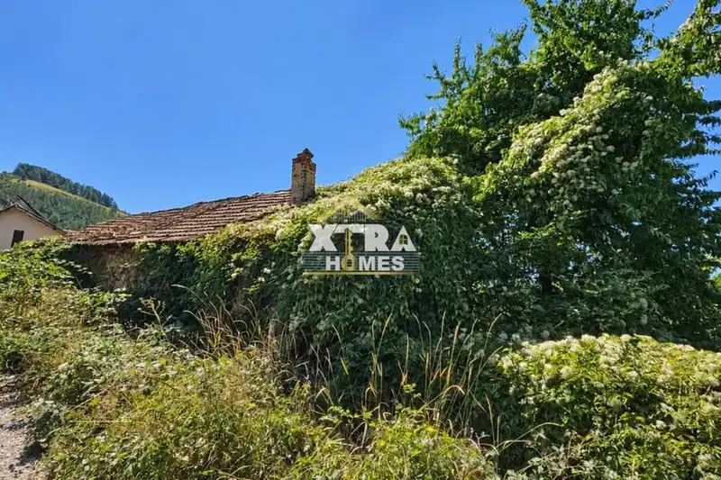 House with 790 sq m yard in Seslavtsi, Sofia with panoramic view