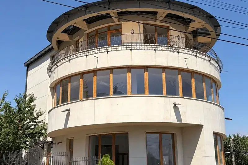 Detached business building with yard in Simeonovo, Sofia