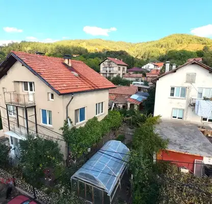 Photo 3 — House with 5 rooms and yard in Suhodol, near Pernik