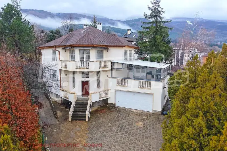 Spacious 3-level house in Simeonovo - Dragalevtsi, Sofia