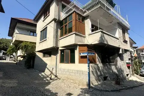 Многофункционална къща с 3 етажа и тераса в Созопол