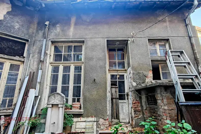 2-room house in Center, Stara Zagora with yard