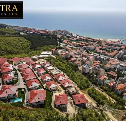 Photo 3 — Two-storey house with 3 bedrooms in Sveti Vlas with sea view
