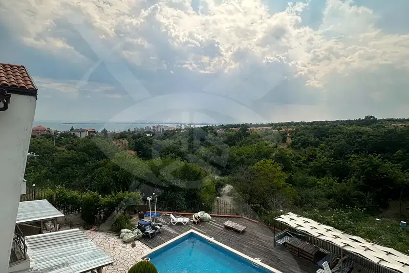 Three-storey house with 3 bedrooms and sea view in Sveti Vlas