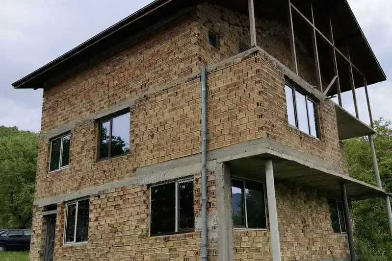 Three-storey house with yard in Svoge, Sofia region