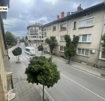 Снимка 3 — Двуетажна къща с гараж в Пети квартал, гр. Троян