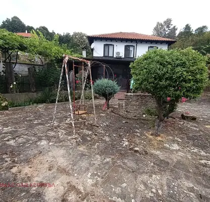 Photo 2 — Two-storey house with 4 bedrooms in Dolni Radkovtsi village, Gabrovo region