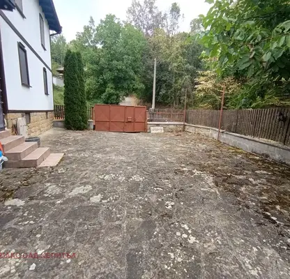 Photo 3 — Two-storey house with 4 bedrooms in Dolni Radkovtsi village, Gabrovo region