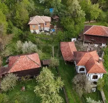 Снимка 2 — Двуетажна къща с 3 спални в Трявна с просторен двор