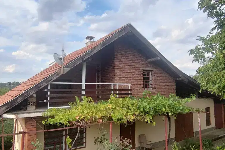 Two-storey house with large yard near Polyanitsa dam, Targovishte
