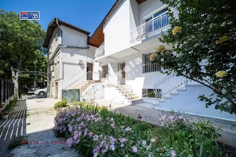 3-bedroom house in central Varna with parking space