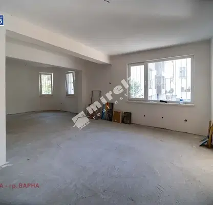 Photo 3 — 3-bedroom house in central Varna with parking space