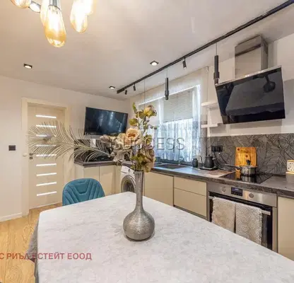 Photo 2 — 3-room house in Kolhozen pazar, Varna with yard