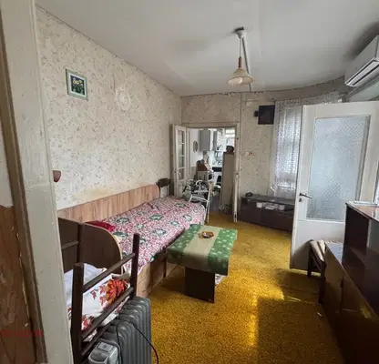 Photo 4 — House with yard in Kolhozen pazar, Varna, in need of renovation