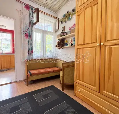 Photo 4 — 3-room house in Kolhozen pazar, Varna with yard
