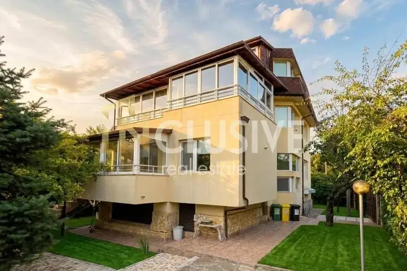 Four-storey house with sea view in m-t Alen mak, Varna