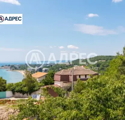 Снимка 2 — Просторна къща с морска панорама в м-т Ален мак, Варна