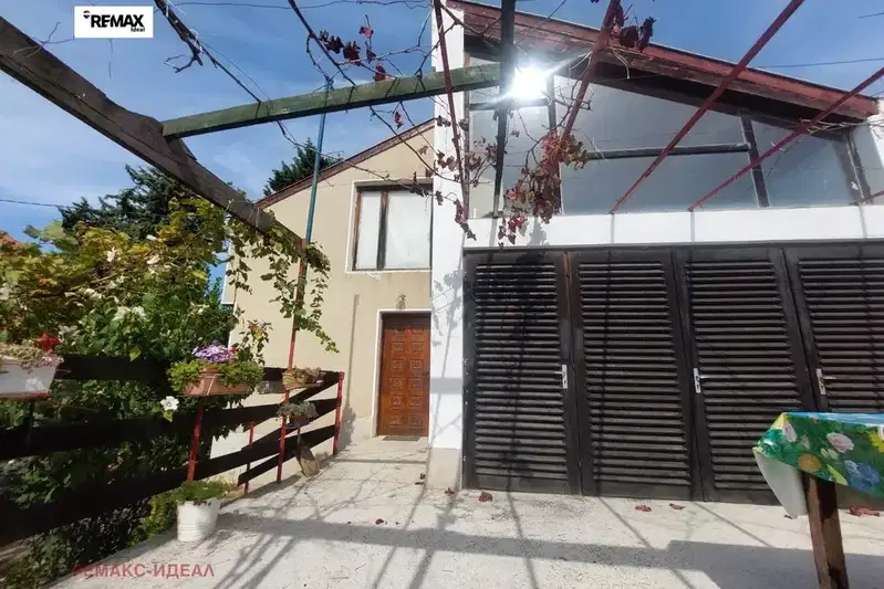 3-room house in m-t Dolna Traka, Varna with large yard
