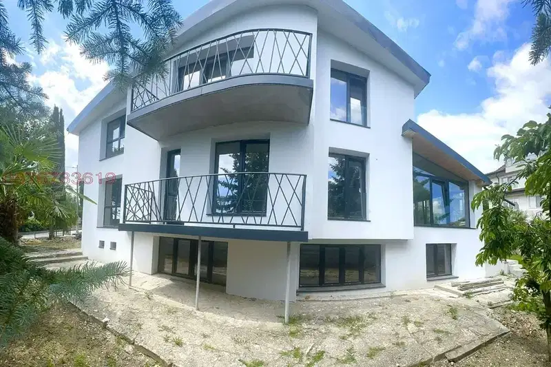 6-room house with garage in m-t Evksinograd, Varna