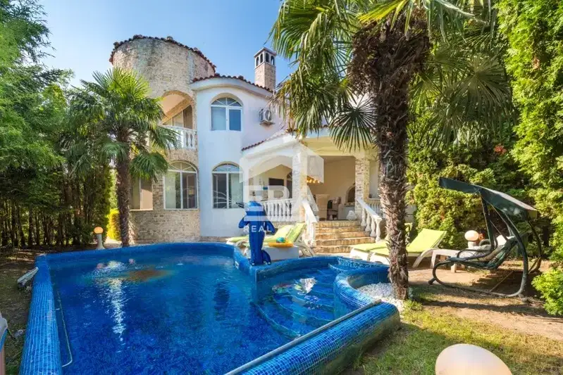 Two-storey house with pool in m-t Evksinograd, Varna
