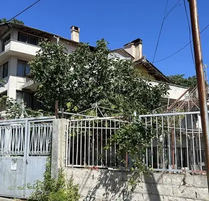 Photo 2 — 4-storey house with garage in m-t Manastirski rid, Varna