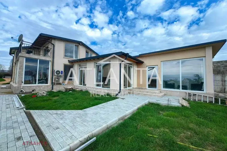 House in Varna, Priboi