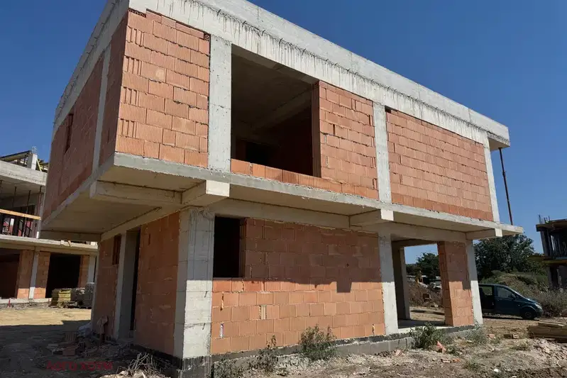 New house with 3 bedrooms and yard in Vinitsa, Varna