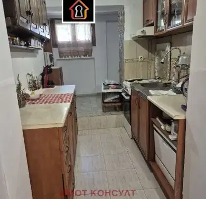 Снимка 3 — Къща с 3 спални и две тераси в кв. Бистрец, Враца