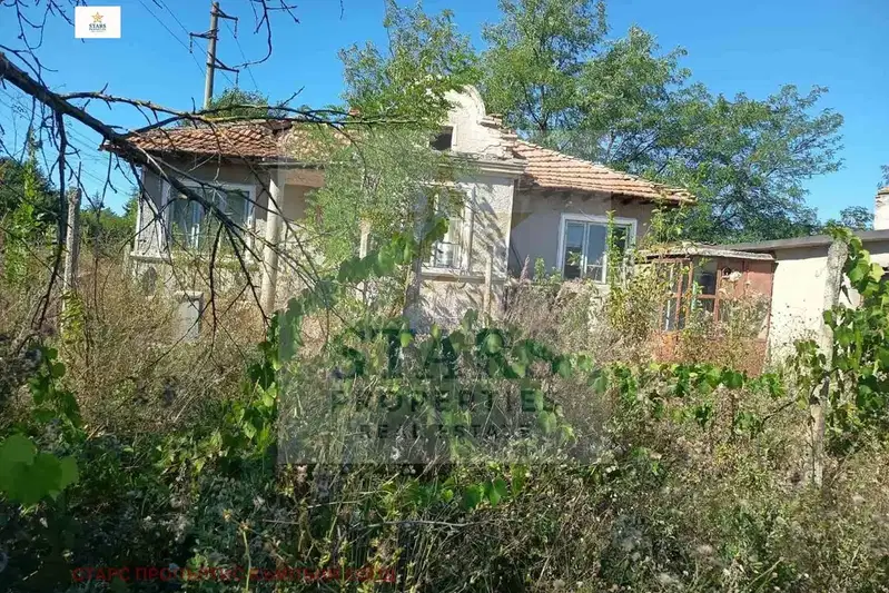 2-room house in Karamanite village, Varna region, with large yard