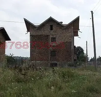 Снимка 3 — Къща с 3 етажа и голям двор в Ябланица, област Ловеч