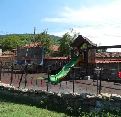 Снимка 5 — Къща с 3 нива и басейн в с. Чешма, Златарица