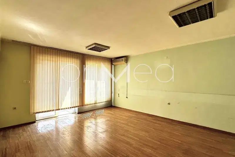 Office in Burgas, Centyr