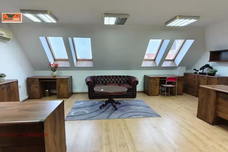 Office in Pazardjik, Idealen Centyr