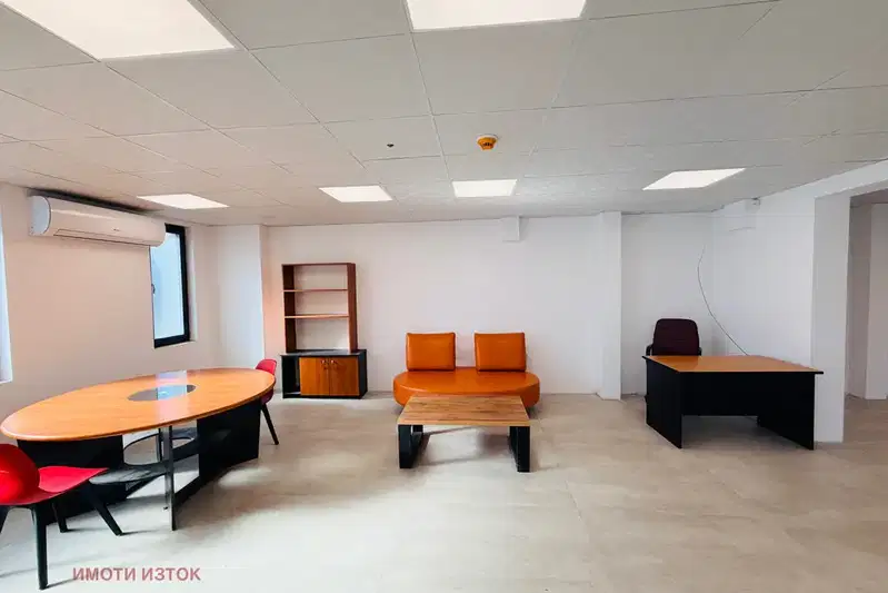 Office in Pernik, Iztok