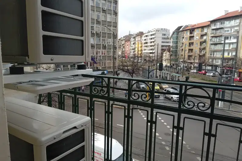 Офис в София, Център