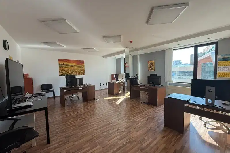 Офис в София, Кръстова вада