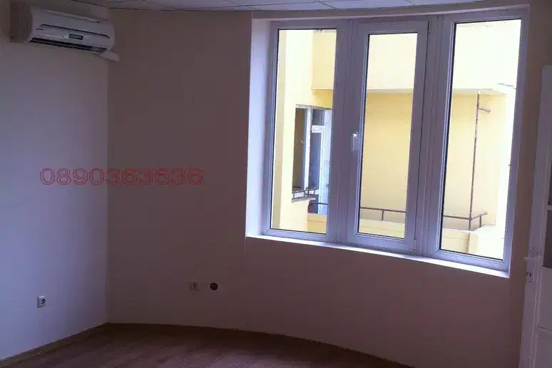 Офис във Варна, Център