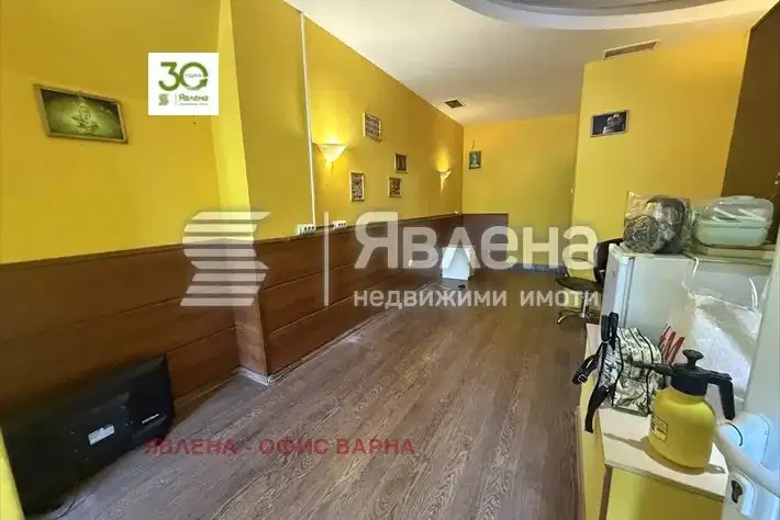 Офис във Варна, Операта