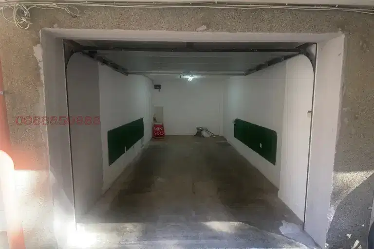 Garage in Burgas, Lazur