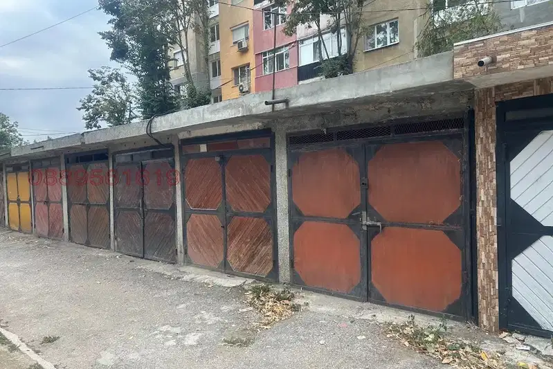 Garage in Dobrich, Balik