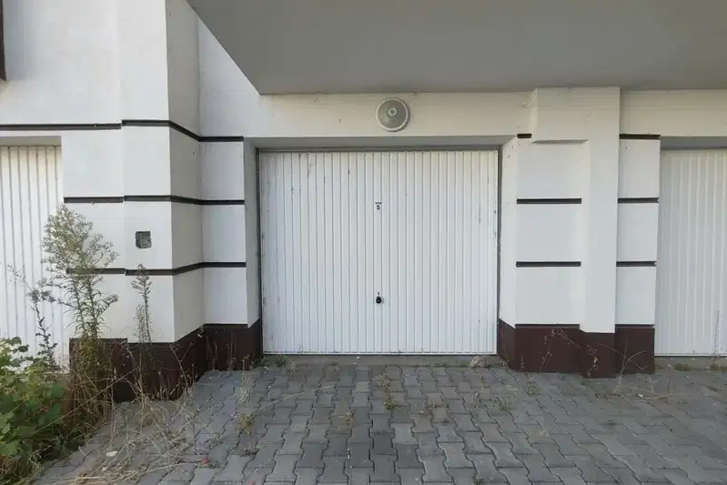 Garage in Kyrdjali, Vyzrojdenci