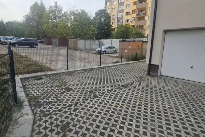 Parking Spot in Kyrdjali, Vyzrojdenci