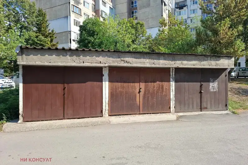 Garage in Pernik, Seloto