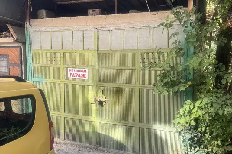 Garage in Pleven, Idealen Centyr