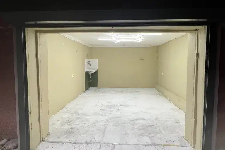 Garage in Pleven, Idealen Centyr